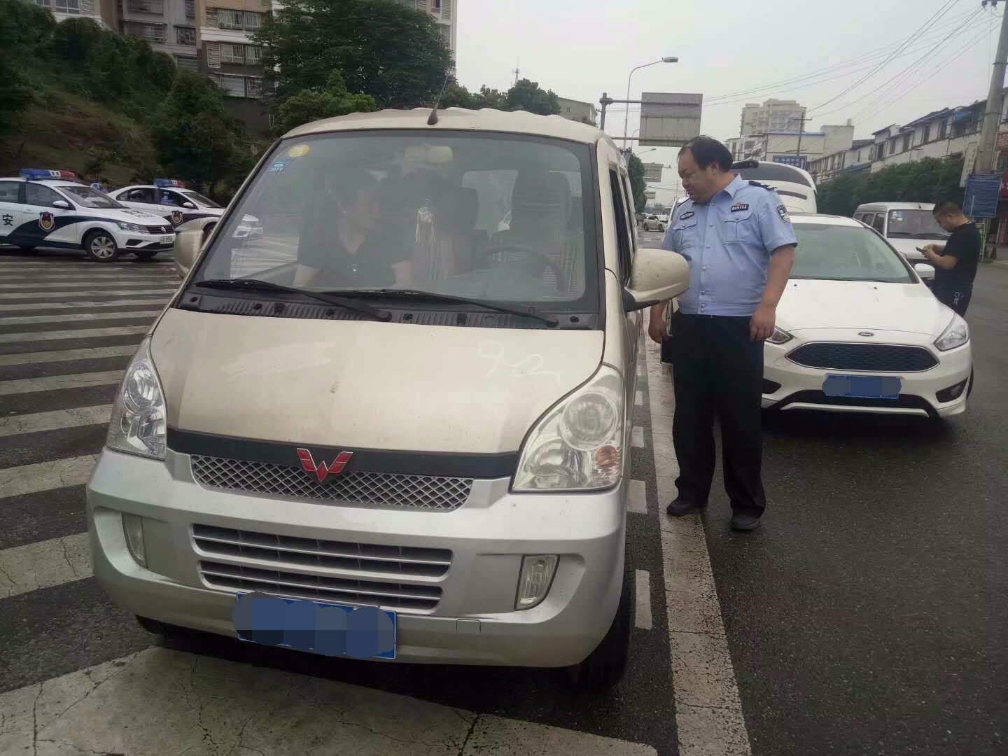 青莲街道开展道路交通安全联合执法行动