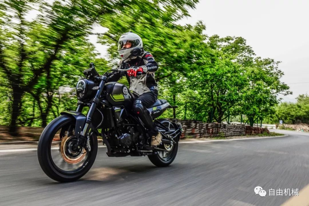 复古与运动的新宠，试驾贝纳利幼狮250丨把玩