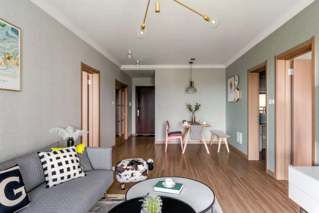 客厅吊灯100种图片 5308b5259de14740ae64f3e561806627.jpeg