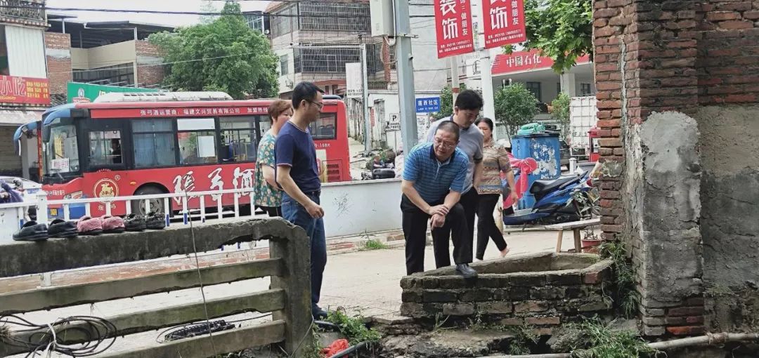 县委常委常务副县长邹学伟到莲峰镇指导防汛救灾工作