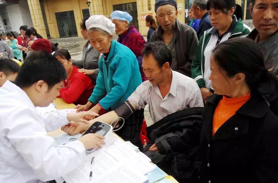 家庭医生签约 筑牢健康屏障