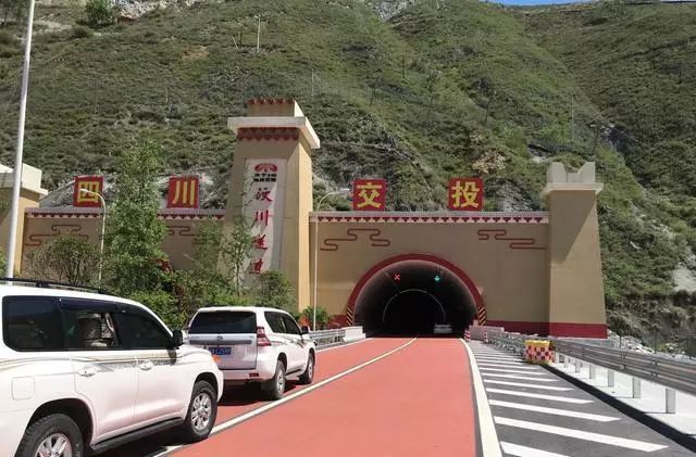汶川一号隧道:入高速的第一条隧道汶川克枯大桥:川藏桥上的"彩虹桥"