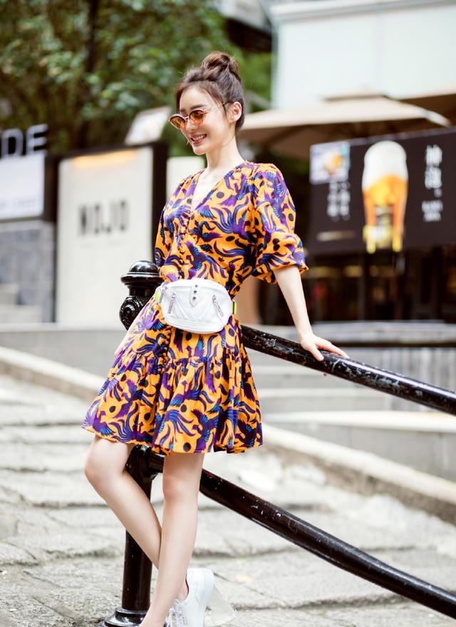 袁姗姗太过甜美了,身穿一袭连衣裙减龄又洋气,优雅大气如18岁 亚洲通注册