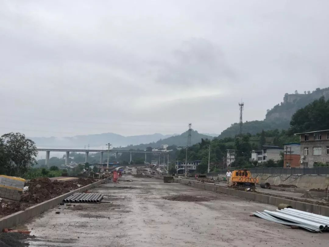 万州高梁入城大道马上完工,以后到这里只需4分钟