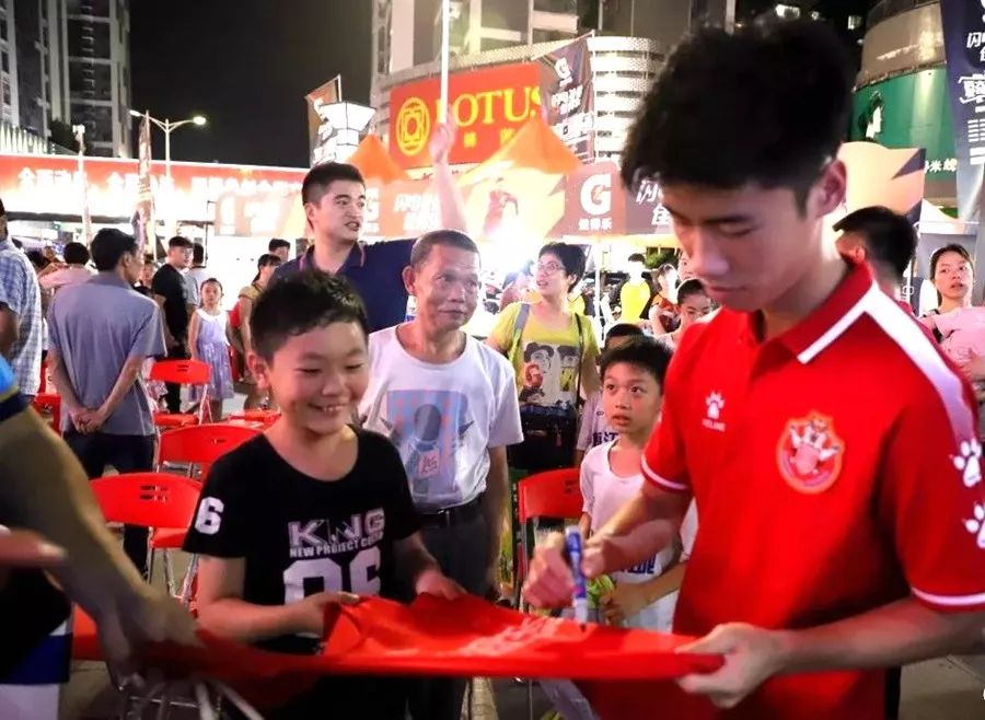 抽签开启,24支球队角逐爱奇·佳得乐杯足球