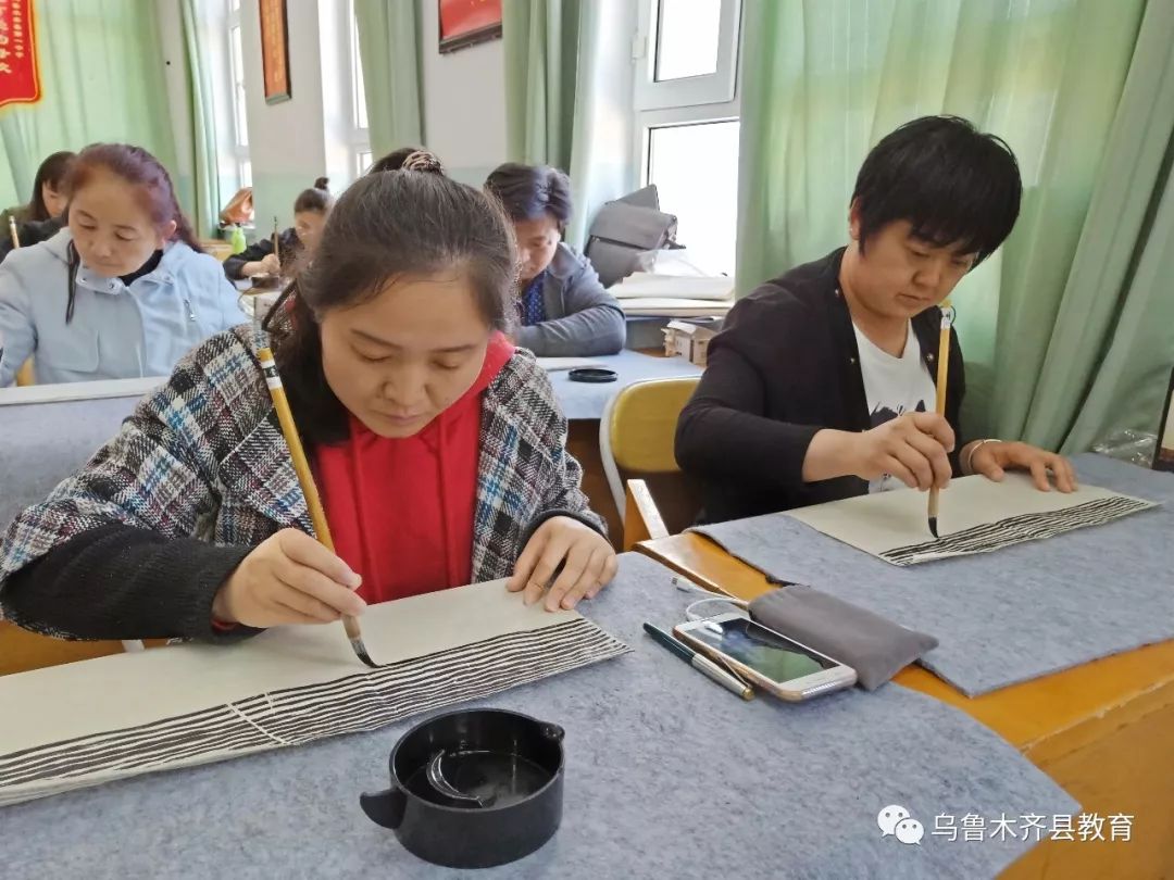 【教研动态】县教育局举行“蒲公英计划” 教师书法培训班
