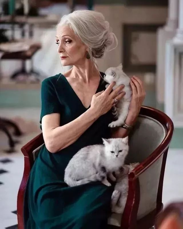 如何变成一个优雅的人 8dfe96756bf44810a2f33c8a9a691403.jpeg