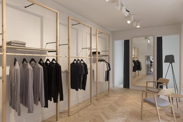 大服装店上班轻松还是小服装店轻松 9021b20bea76485fbd0767029254fbbe.jpeg