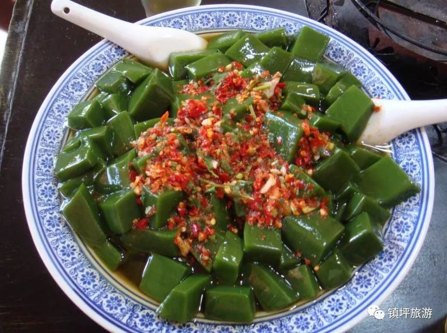 斑鸠豆腐又叫神仙豆腐浆粑饼和渣面面饭渣辣子炒腊肉笋子炖猪蹄霉豆腐拌