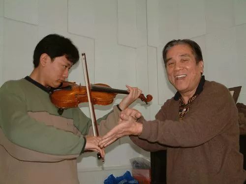 怎么才能当小提琴老师 b6a3d7076a294e5987aae5a284fa5db6.jpeg