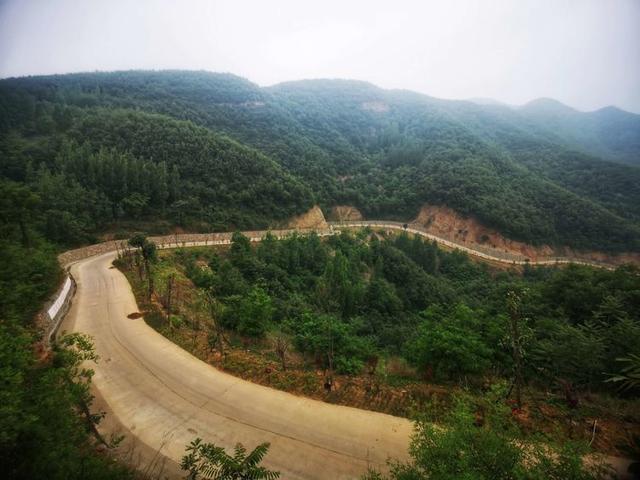 洛阳新安寺坡山村,石头房屋街道,被人遗忘的美景_石井镇