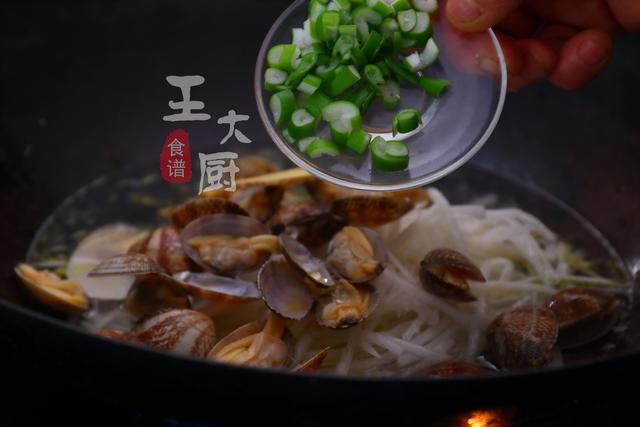 花蛤和白萝卜做汤居然鲜美,鲜香好喝,调料太多狮子就很清口不用男喜欢送人小东西吗图片