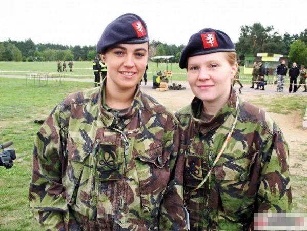 俄罗斯最美近卫女战士，能看又能打，谁说女兵不优秀？