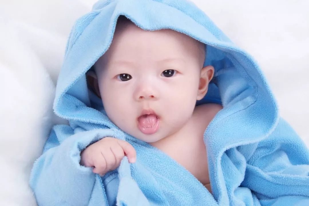                     原创            宝宝23-24个月能力锻炼，这些游戏，有助于锻炼运动能力