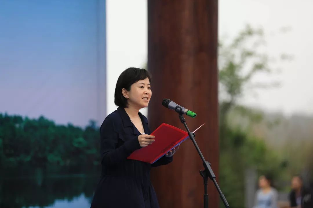 南部县人民政府副县长杨波向全县人民发出倡议,文明旅游,守法经营