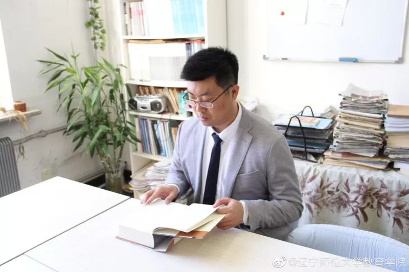 1 谭皓,男,2014年毕业于北京大学历史学系专门史专业,获历史学博士