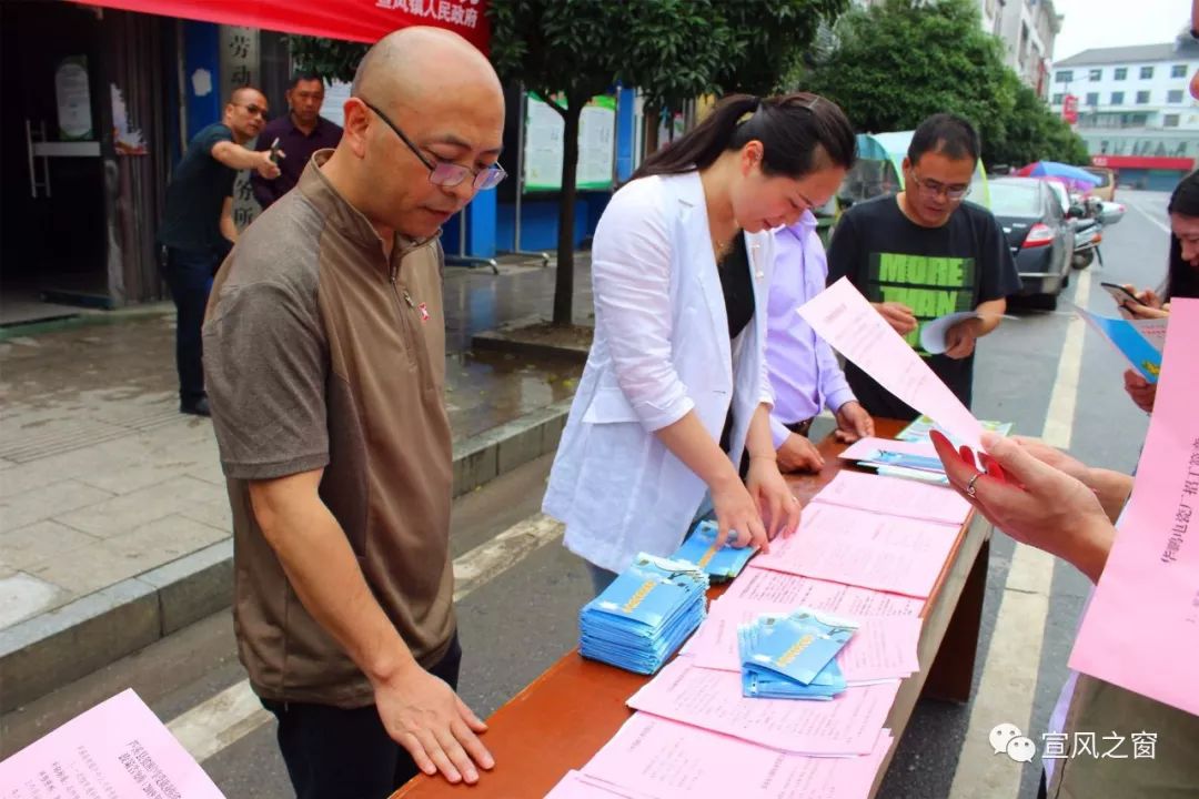 如何帮助贫困残疾人口脱贫_脱贫攻坚图片