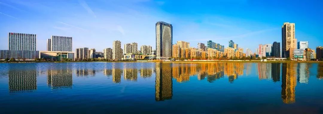 前方到站——下沙西站金沙湖公园从主城区乘着地铁1号线至钱塘新区,长