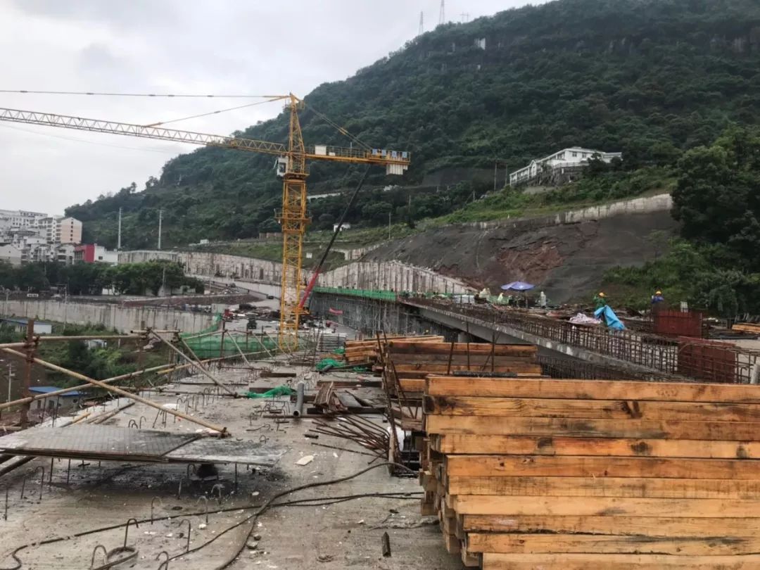 万州高梁入城大道马上完工,以后到这里只需4分钟