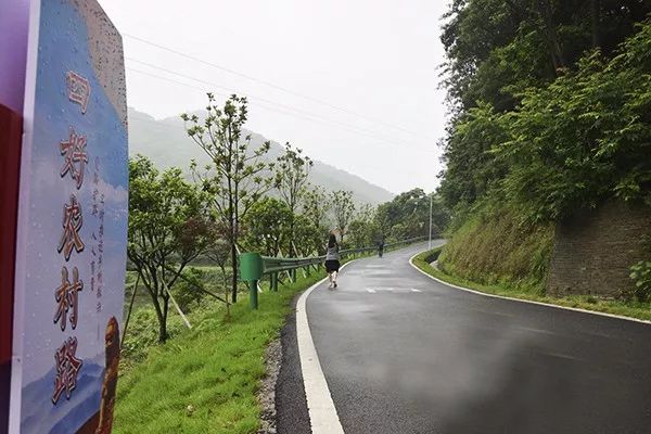 2018年,宁乡把农村公路建设摆在民生项目的第一位置,投入财政资金2