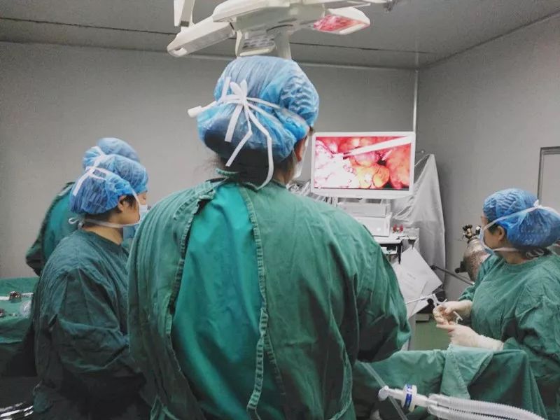 妇科团队成功完成一例子宫肌瘤微创手术,为患者解除