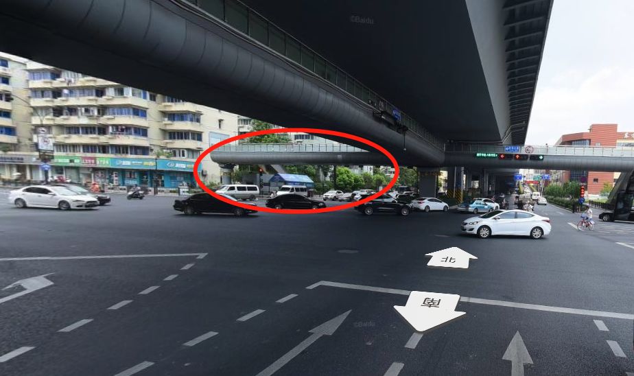 【907 | 视频】杭州人行天桥被货车撞塌 小轿车“死里逃生” 澳门凯旋门开户注册