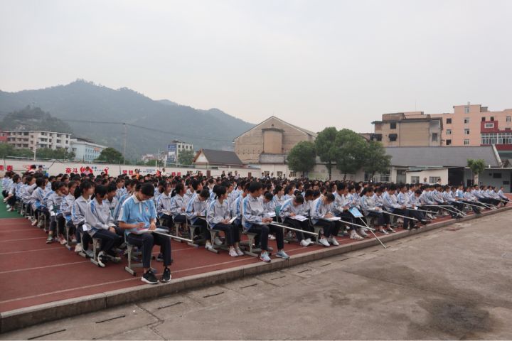 争当新时代好少年流动少年宫12355心理健康讲座走进遂昌县第三中学