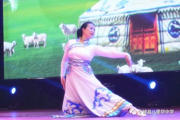 青春有约相约你我为祖国70周年庆生为高三学子加油鼓