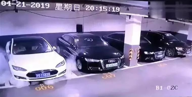 新闻 | 30天内两起自燃 特斯拉为Model S/X推送软件更新 | Y车评 澳门银河糖果派对app