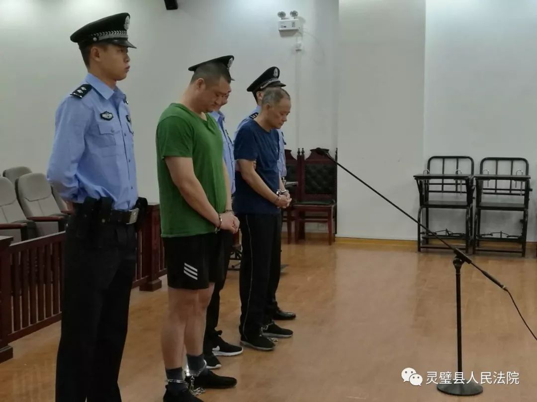 今天上午9时,灵璧县法院在第二法庭公开开庭对王玉山等2人非法采矿案