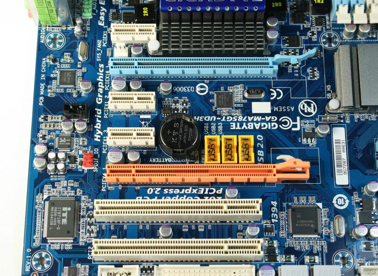 电脑主板上的PCI和PCIE插槽有什么区别_