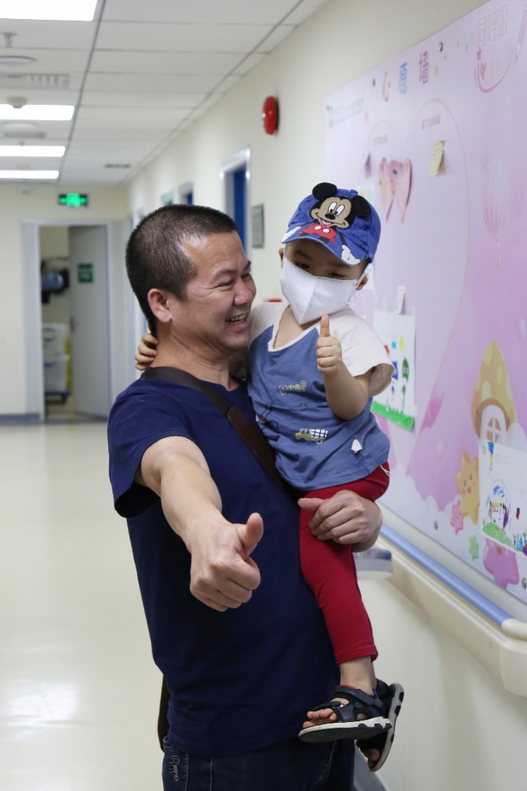 3岁男童患了血液病，没想到妈妈当年做的这件事救了他