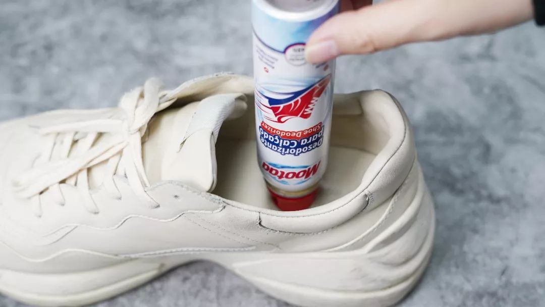 鞋子怎么除臭快 2f11f261703542d0a661440e51510566.jpeg