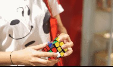 找了很久找到的超好玩魔方桌游,是规则极其简单,但非常耐玩那种