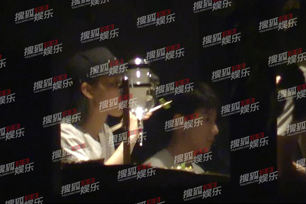 独家:贾乃亮520饭局超欢乐王源抽烟杨超越一直吃