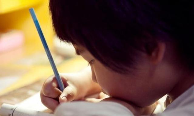                     原创            晚睡对孩子的危害有多大？不只有影响身高，这3个方面更严重