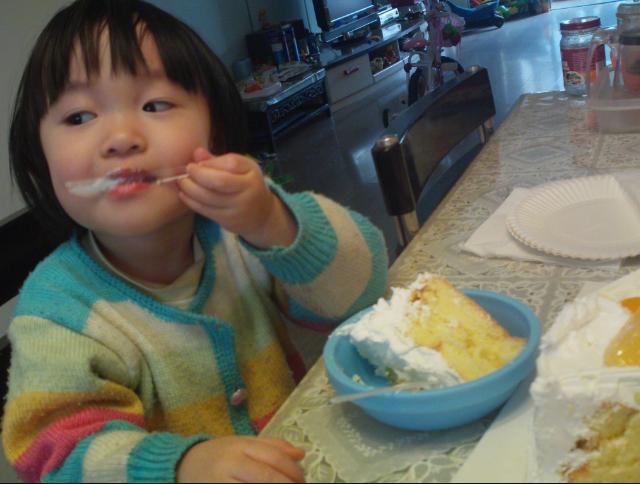                     劝告：3岁前，这4种食物不是疼孩子，是害孩子，还有家长给娃吃
