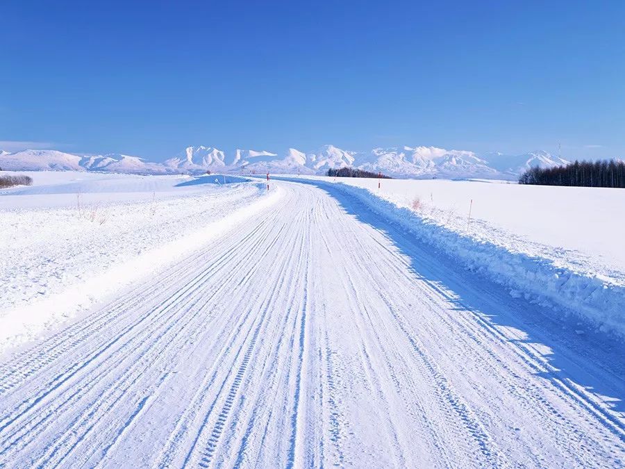 2020派克服拍雪景照怎么穿搭_克服困难图片(3)