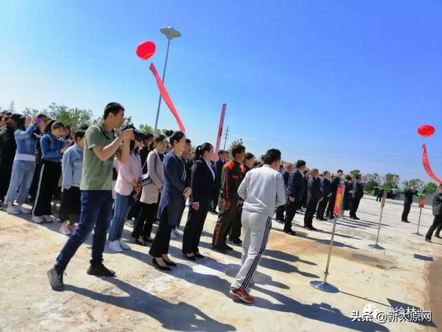 会上,副县长赵四顺介绍了公园建设情况.