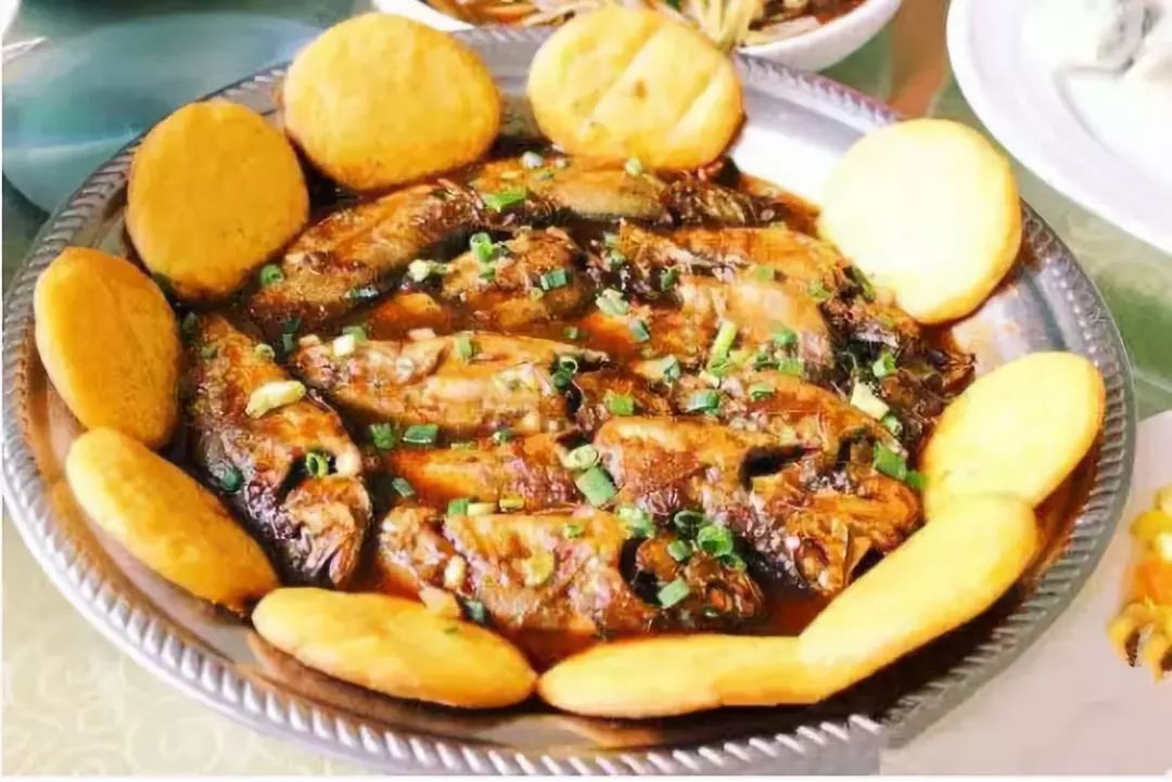 威海美食之特色主打菜鱼锅粑粑