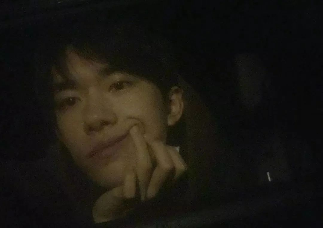 易烊千玺1个月发1次自拍?细心网友总结出大佬发自拍规律~ 白金会