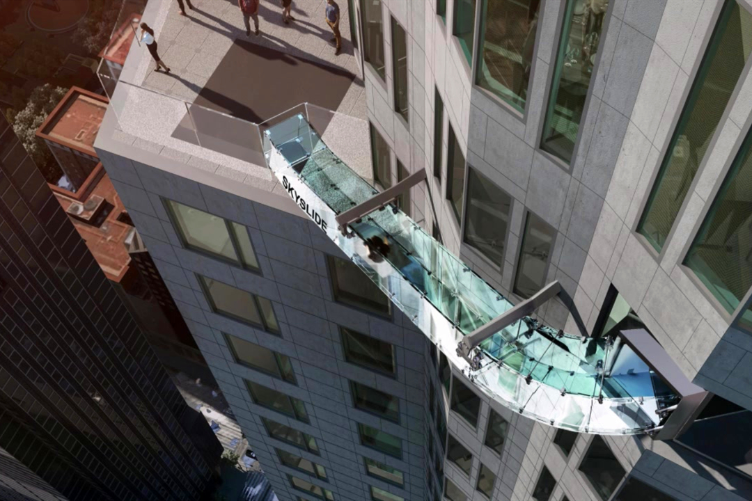 世界上最恐怖的滑梯:通体透明,悬挂300米高空,网友:太