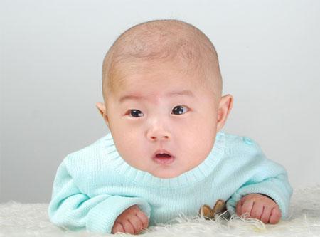                     刚百天的孩子，大半夜哭闹，吓坏爸妈，儿科医生：幸好你俩没大意