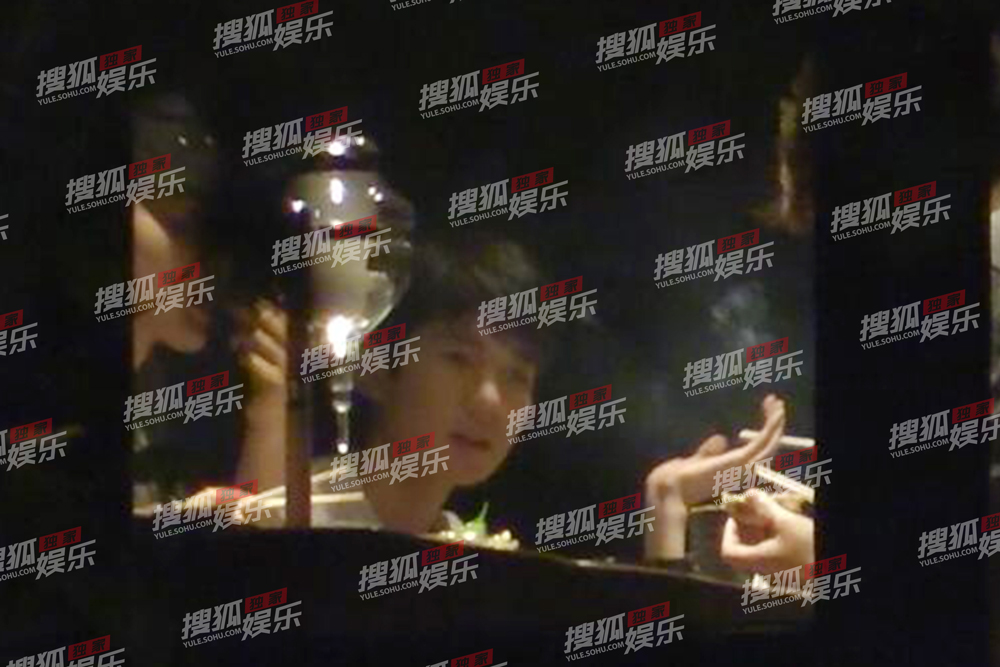 独家:贾乃亮520饭局超欢乐王源抽烟杨超越一直吃