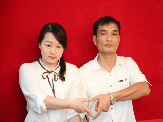 印上红手印,盖上钢印后