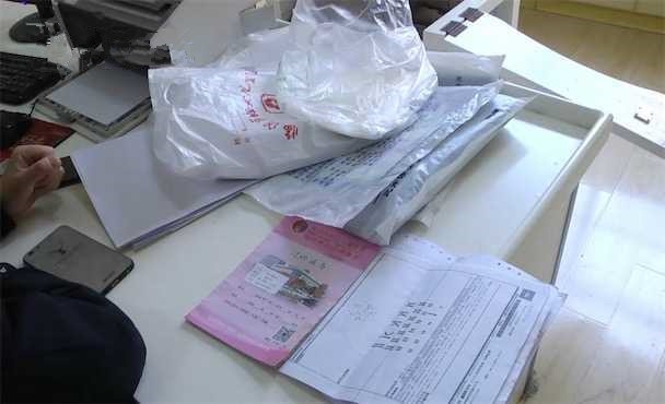                     9个月大男婴被遗弃在医院，只为给宝宝一条活路...