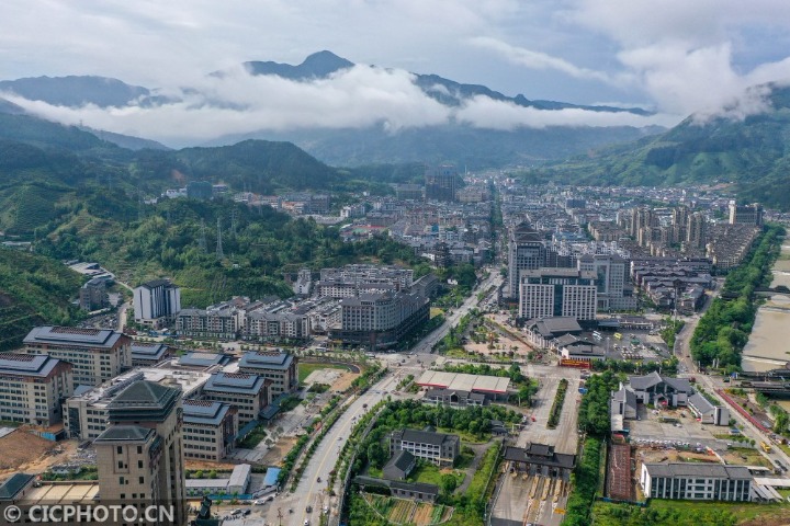 以上图片:5月17日拍摄的浙江省景宁畲族自治县城景色(航拍).