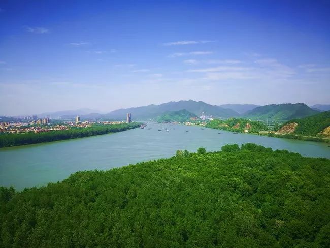 桐洲岛,又称大桐洲,是富春江第二大天然岛屿,位于富阳市新桐乡境内,总