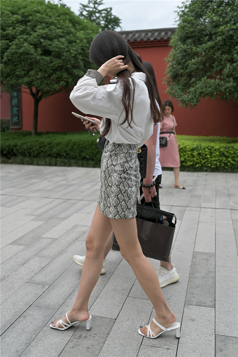 街拍联盟:包臀裙凉高长腿美女,就是这个feel倍爽