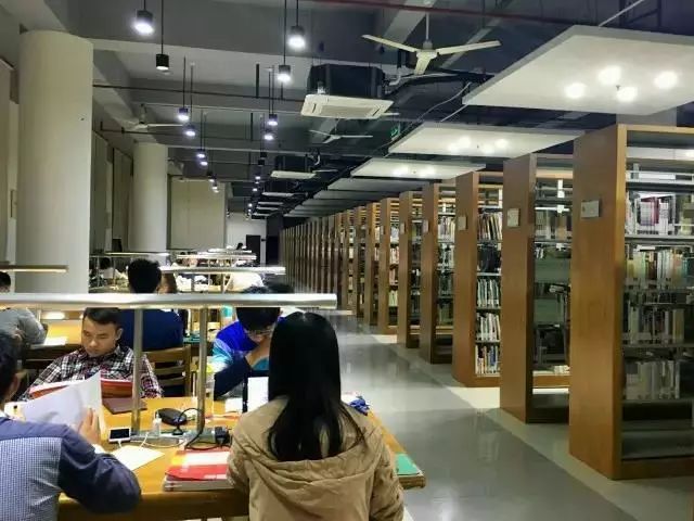 安徽大学的图书馆,以首任主政(1928)刘文典之名为名,称"文典阁".